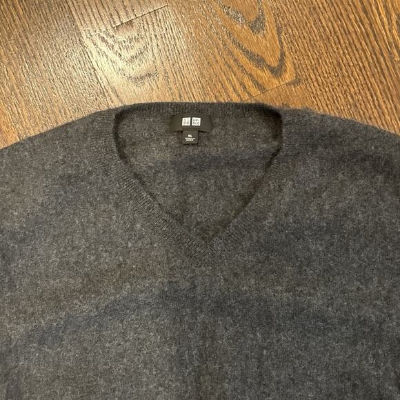 Lacoste Black Cashmere V Neck Sweater, XL - Picture 1 of 9